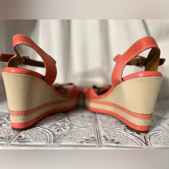 Clarks Corral/Tan Wedges with White Stitching and Ankle Buckle - Picture 4 of 4